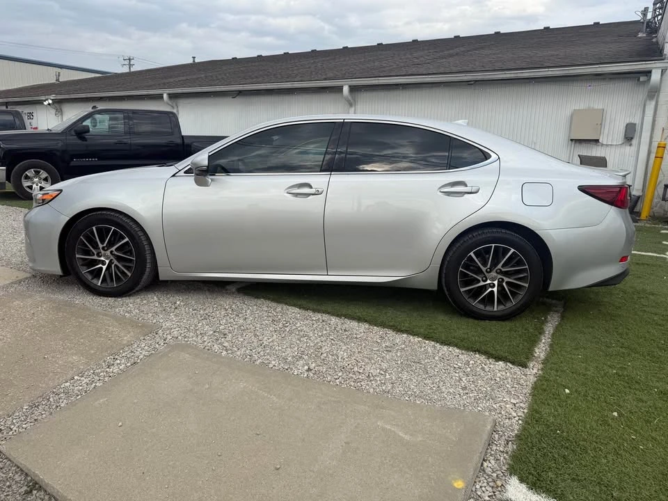 2017 Lexus ES 6th Gen - Image 4 of 17