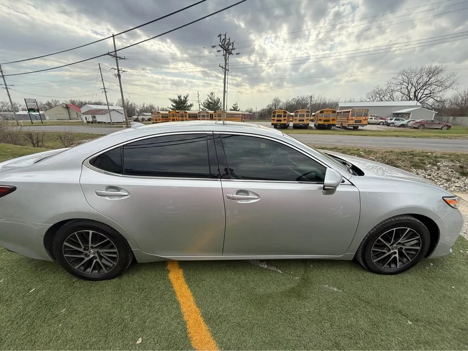 2017 Lexus ES 6th Gen - Image 5 of 17
