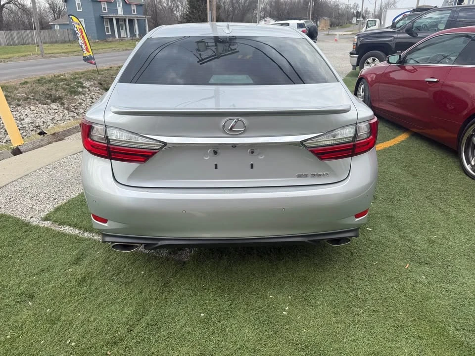 2017 Lexus ES 6th Gen - Image 6 of 17