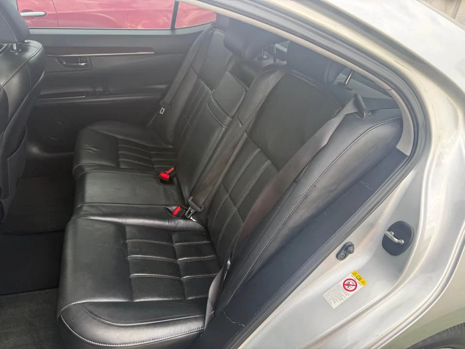 2017 Lexus ES 6th Gen - Image 12 of 17