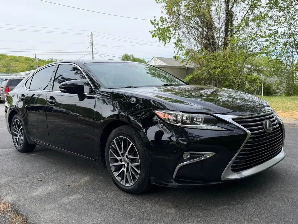 2017 Lexus ES 6th Gen - Image 8 of 12