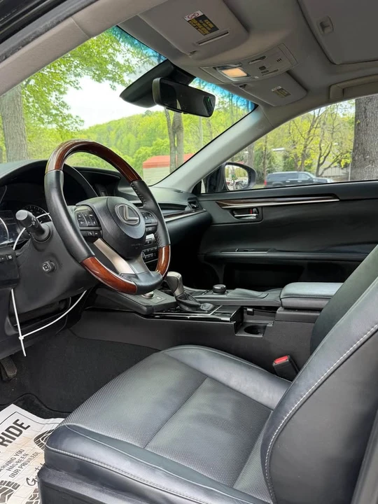 2017 Lexus ES 6th Gen - Image 9 of 12