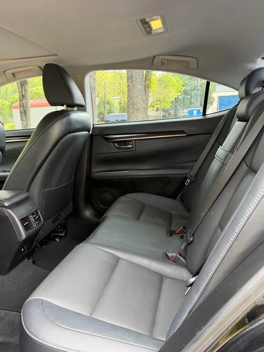 2017 Lexus ES 6th Gen - Image 10 of 12