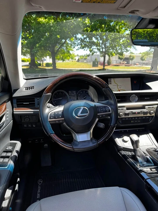 2017 Lexus ES 6th Gen - Image 13 of 18