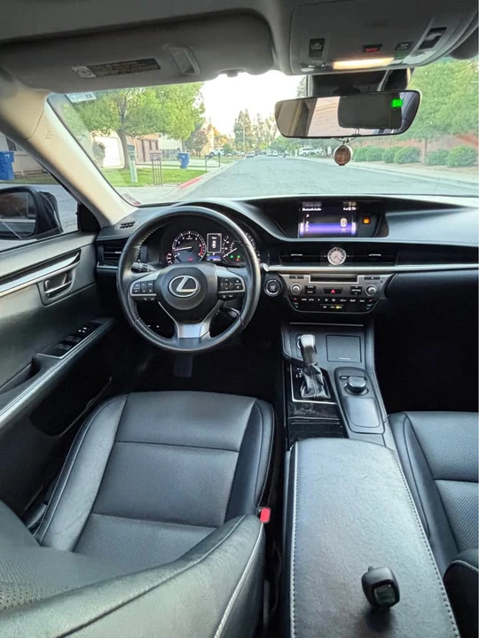 2017 Lexus ES 6th Gen - Image 10 of 15