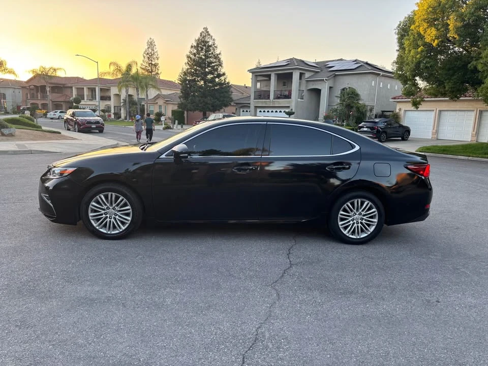 2017 Lexus ES 6th Gen - Image 8 of 15