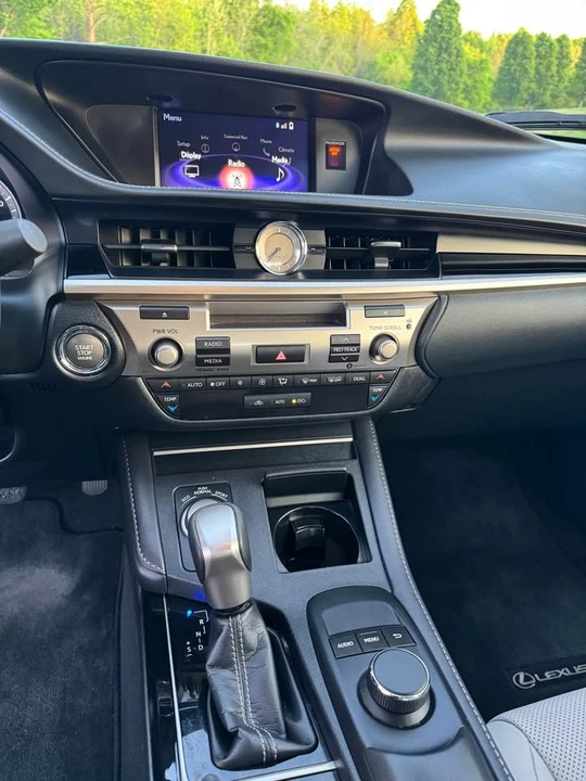 2017 Lexus ES 6th Gen - Image 19 of 19