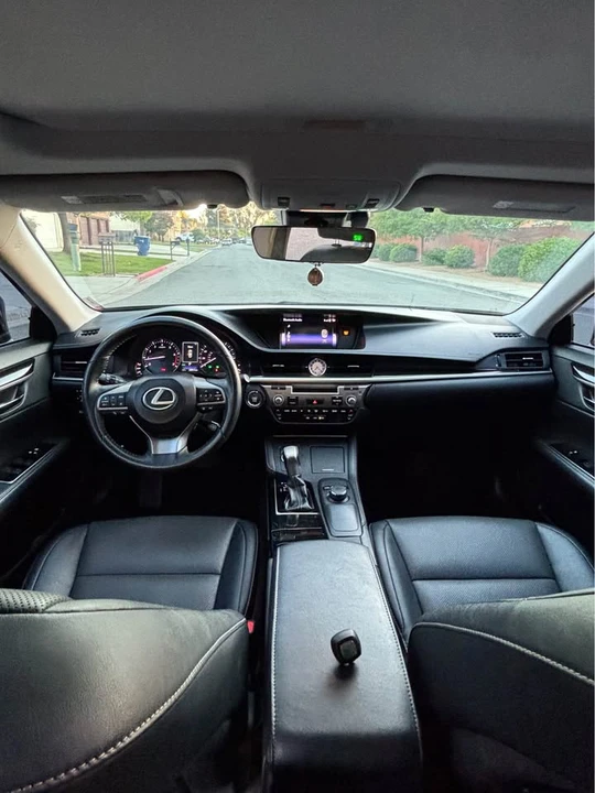 2017 Lexus ES 6th Gen - Image 12 of 15