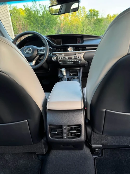 2017 Lexus ES 6th Gen - Image 18 of 19