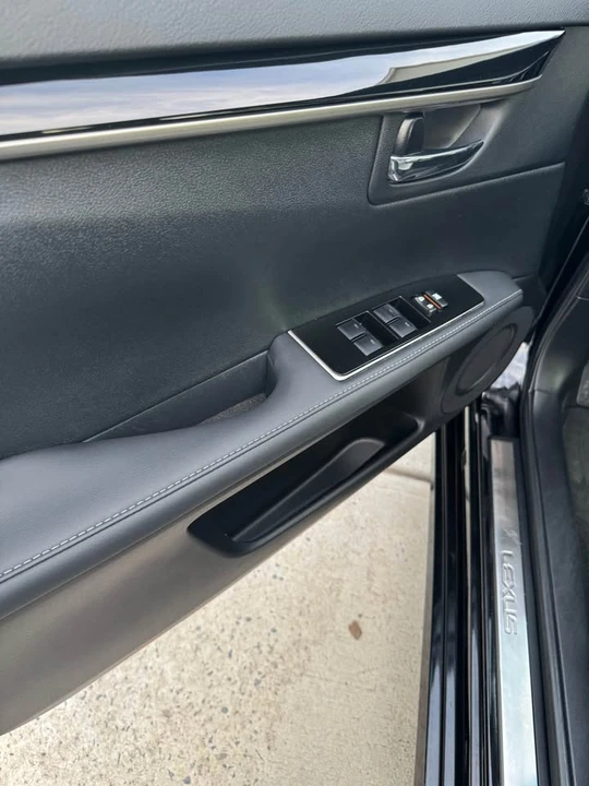 2017 Lexus ES 6th Gen - Image 11 of 19