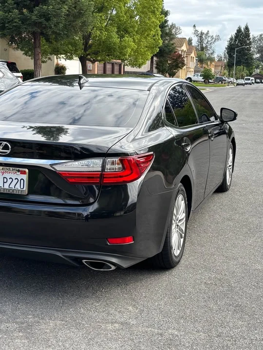 2017 Lexus ES 6th Gen - Image 5 of 15