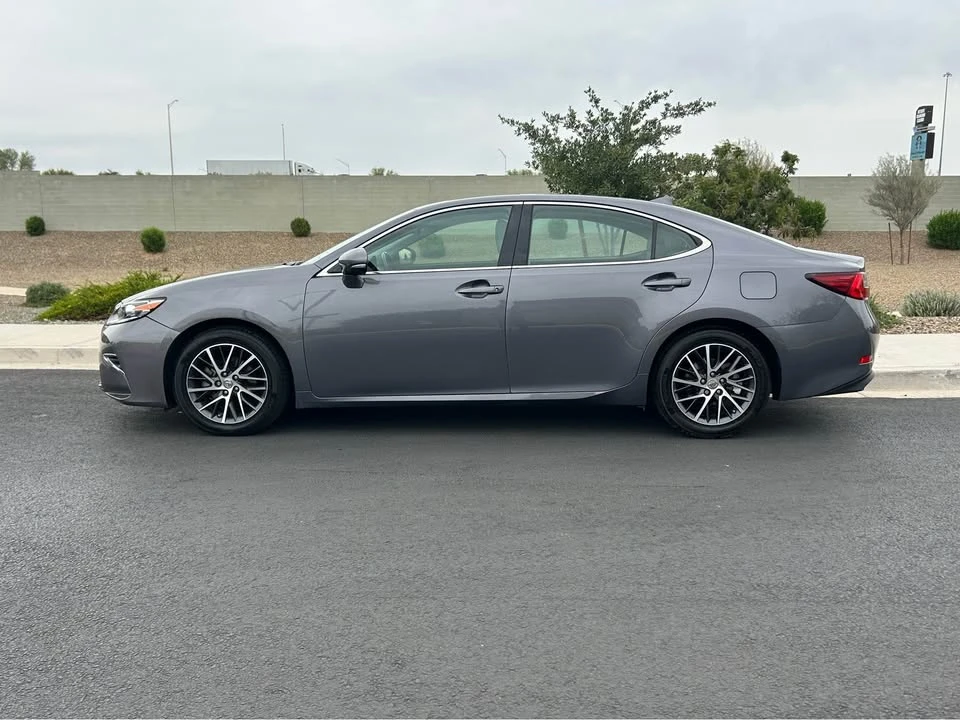 2017 Lexus ES 6th Gen - Image 5 of 8