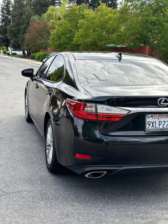 2017 Lexus ES 6th Gen - Image 6 of 15