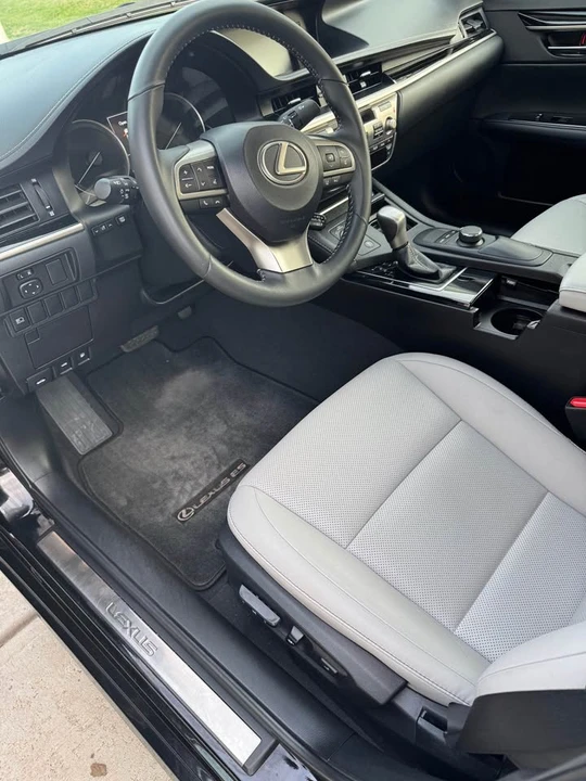 2017 Lexus ES 6th Gen - Image 10 of 19