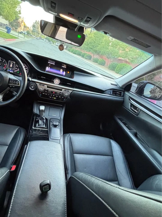 2017 Lexus ES 6th Gen - Image 11 of 15