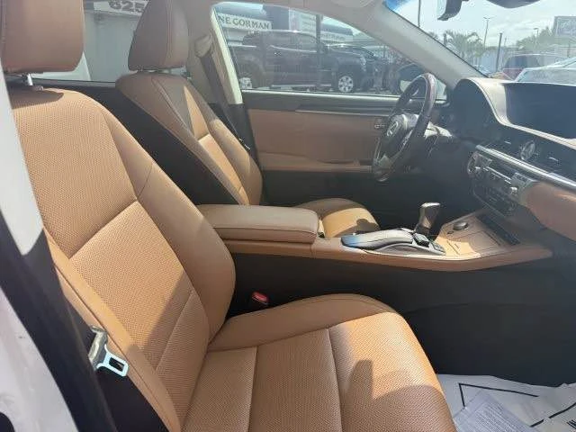 2017 Lexus ES 6th Gen - Image 7 of 19
