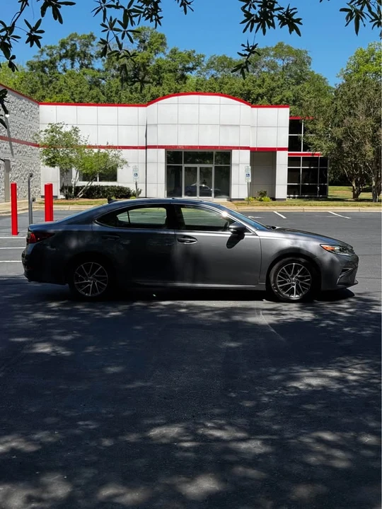 2017 Lexus ES 6th Gen - Image 8 of 18