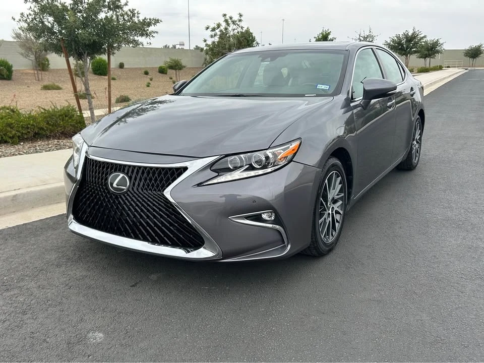 2017 Lexus ES 6th Gen - Image 2 of 8