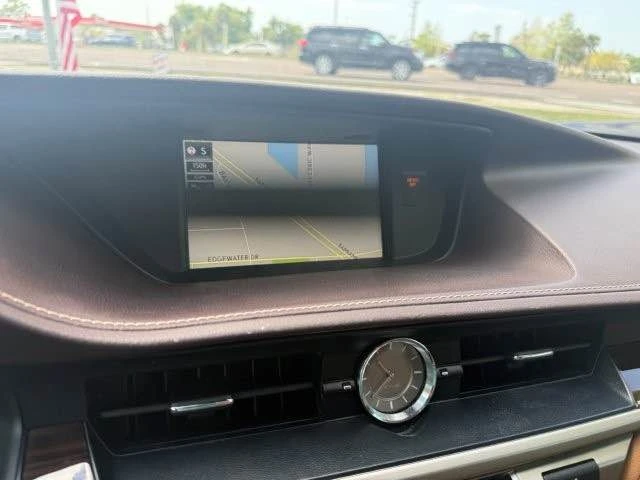 2017 Lexus ES 6th Gen - Image 13 of 19