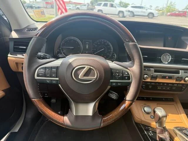 2017 Lexus ES 6th Gen - Image 11 of 19