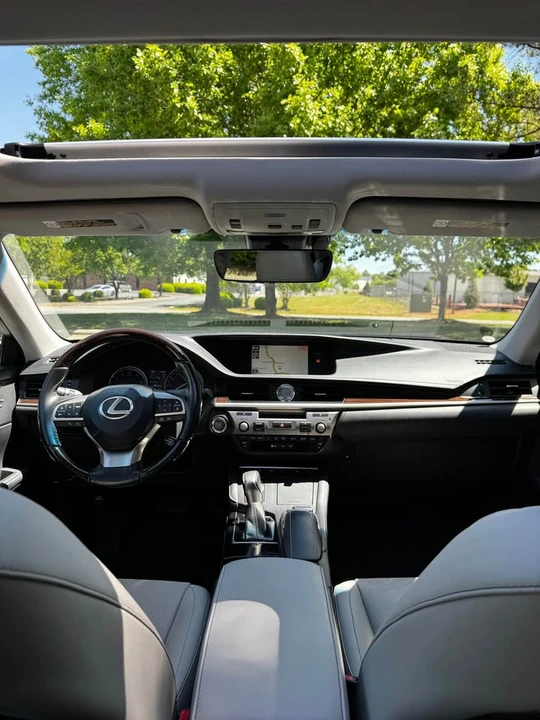 2017 Lexus ES 6th Gen - Image 13 of 18