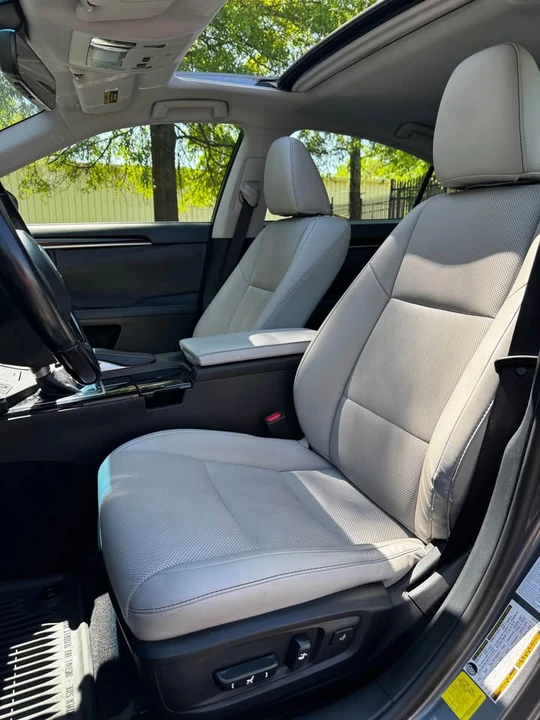 2017 Lexus ES 6th Gen - Image 10 of 18