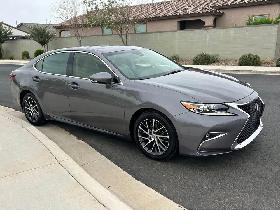 2017 Lexus ES 6th Gen - Image 4 of 8