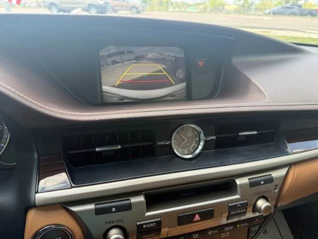 2017 Lexus ES 6th Gen - Image 12 of 19