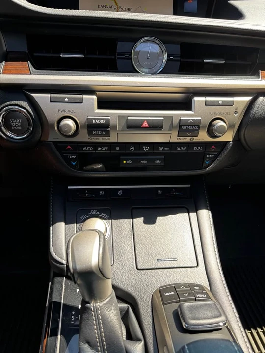 2017 Lexus ES 6th Gen - Image 15 of 18