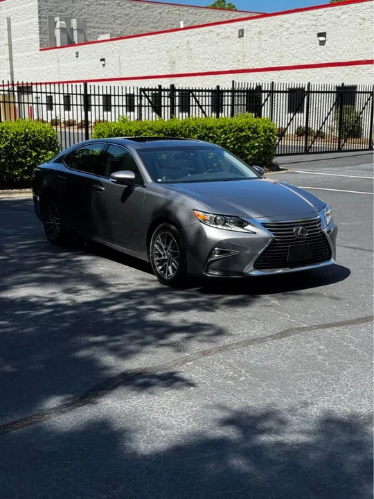 2017 Lexus ES 6th Gen - Image 9 of 18