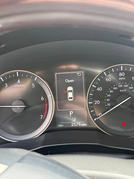 2017 Lexus ES 6th Gen - Image 6 of 13