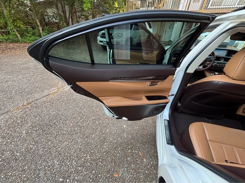 2017 Lexus ES 6th Gen - Image 18 of 20
