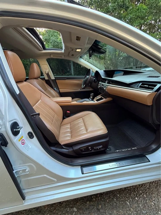2017 Lexus ES 6th Gen - Image 12 of 20