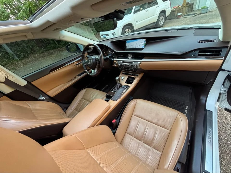 2017 Lexus ES 6th Gen - Image 13 of 20