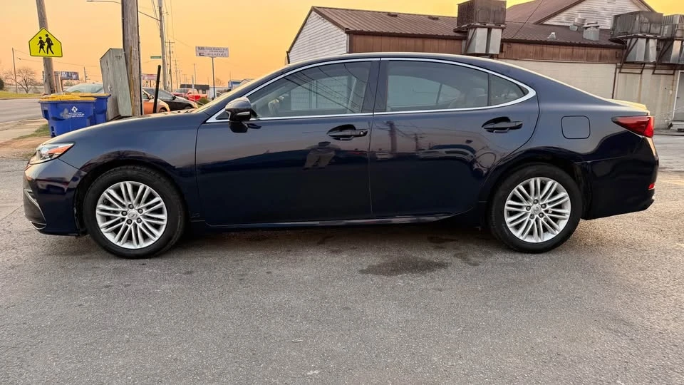 2017 Lexus ES 6th Gen - Image 5 of 15