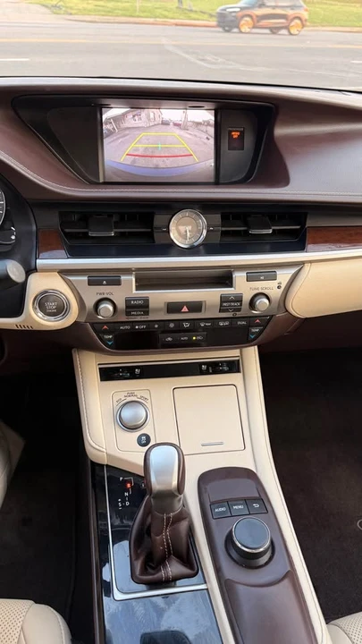 2017 Lexus ES 6th Gen - Image 10 of 15