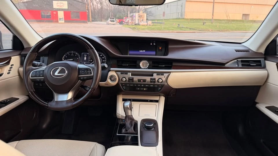 2017 Lexus ES 6th Gen - Image 14 of 15