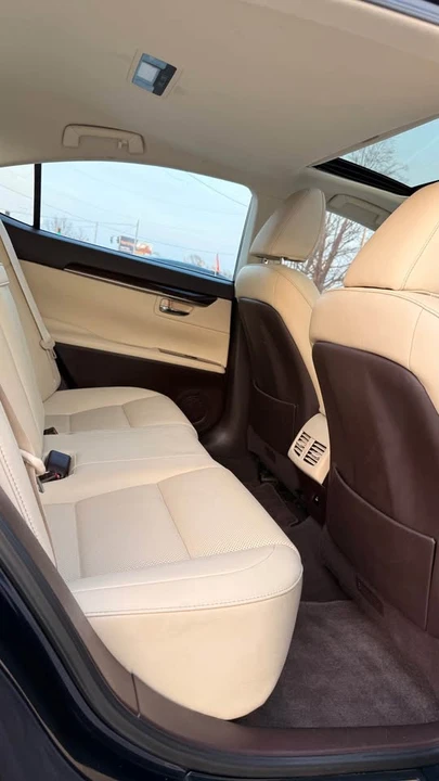 2017 Lexus ES 6th Gen - Image 13 of 15