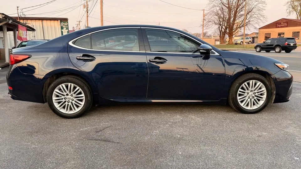 2017 Lexus ES 6th Gen - Image 2 of 15