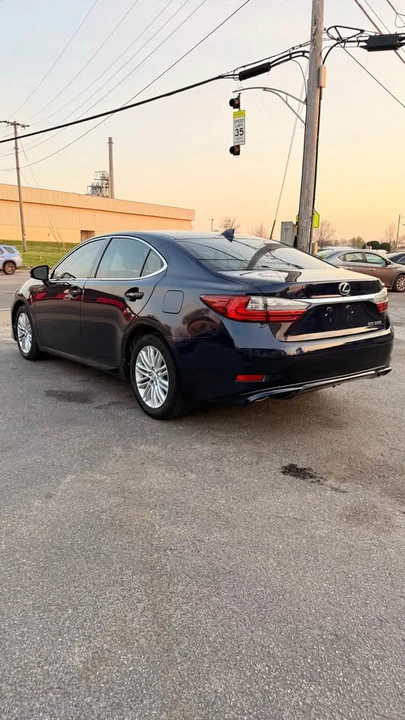 2017 Lexus ES 6th Gen - Image 6 of 15