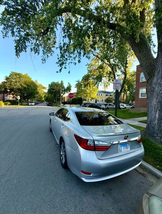 2017 Lexus ES 6th Gen - Image 5 of 7