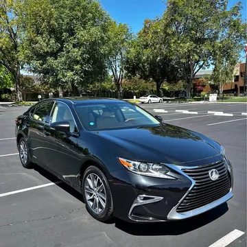 2017 Lexus ES 300h Luxury Sedan 4D