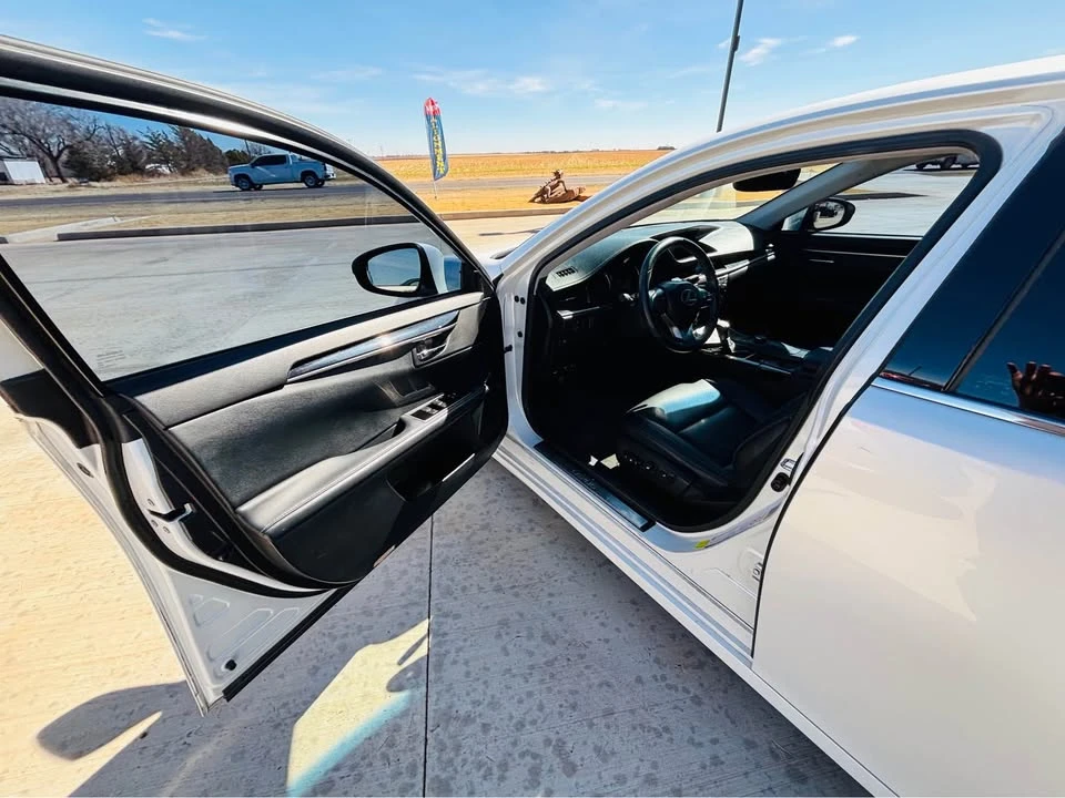 2017 Lexus ES 6th Gen - Image 2 of 10