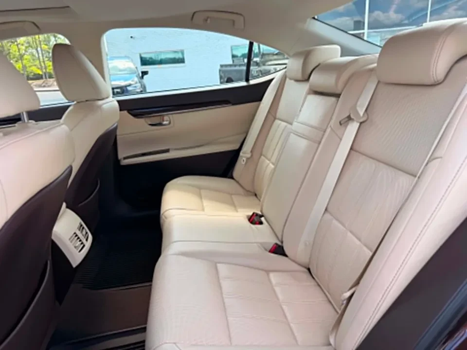 2017 Lexus ES 6th Gen - Image 13 of 17