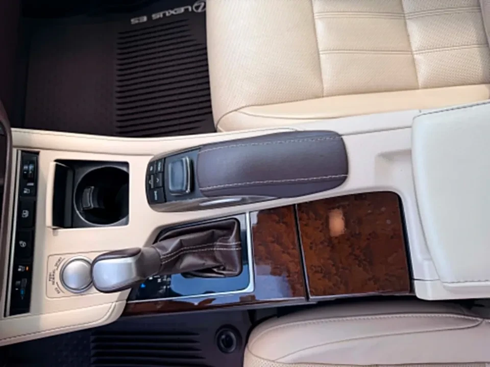 2017 Lexus ES 6th Gen - Image 11 of 17