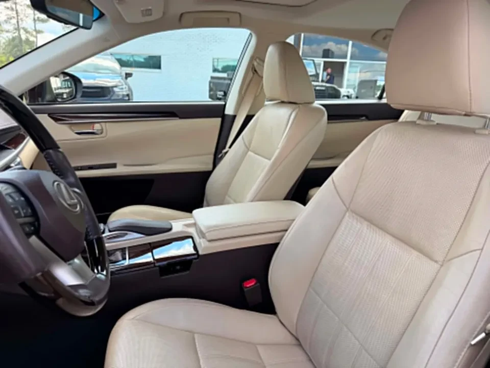 2017 Lexus ES 6th Gen - Image 10 of 17