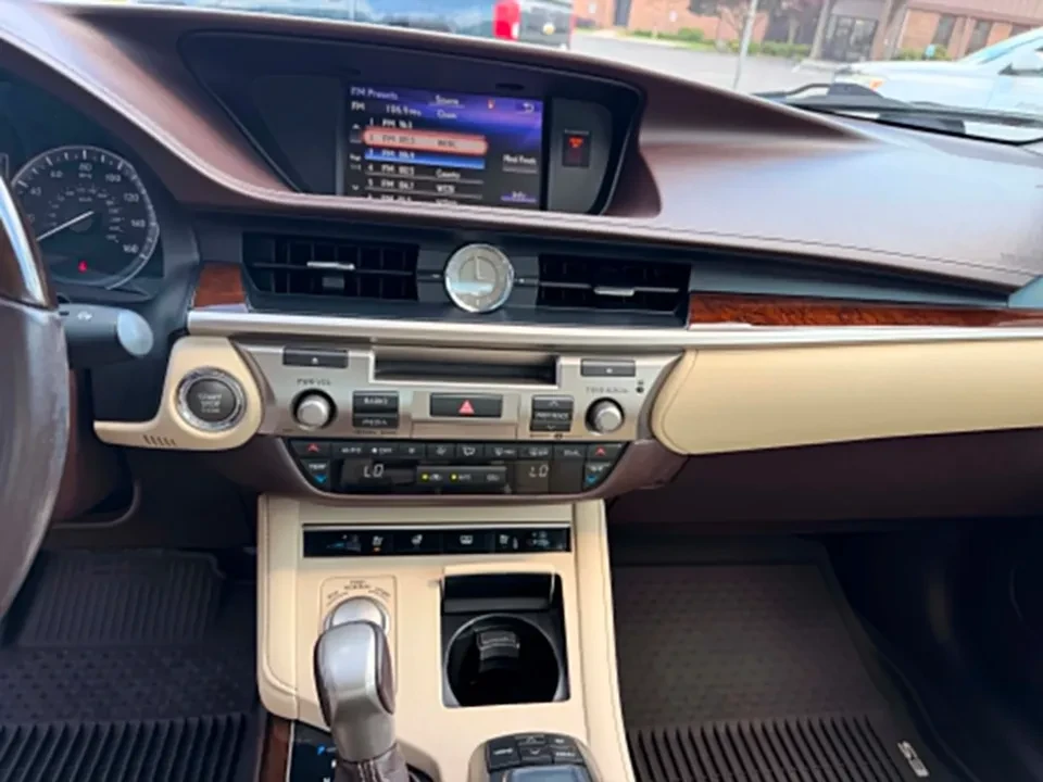 2017 Lexus ES 6th Gen - Image 12 of 17