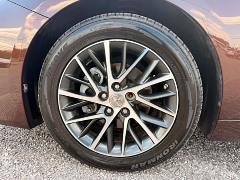 2017 Lexus ES 6th Gen - Image 7 of 17