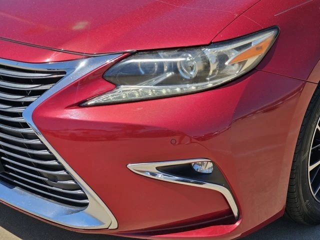 2017 Lexus ES 6th Gen - Image 9 of 20