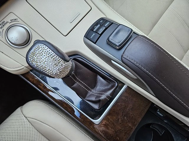 2017 Lexus ES 6th Gen - Image 19 of 20